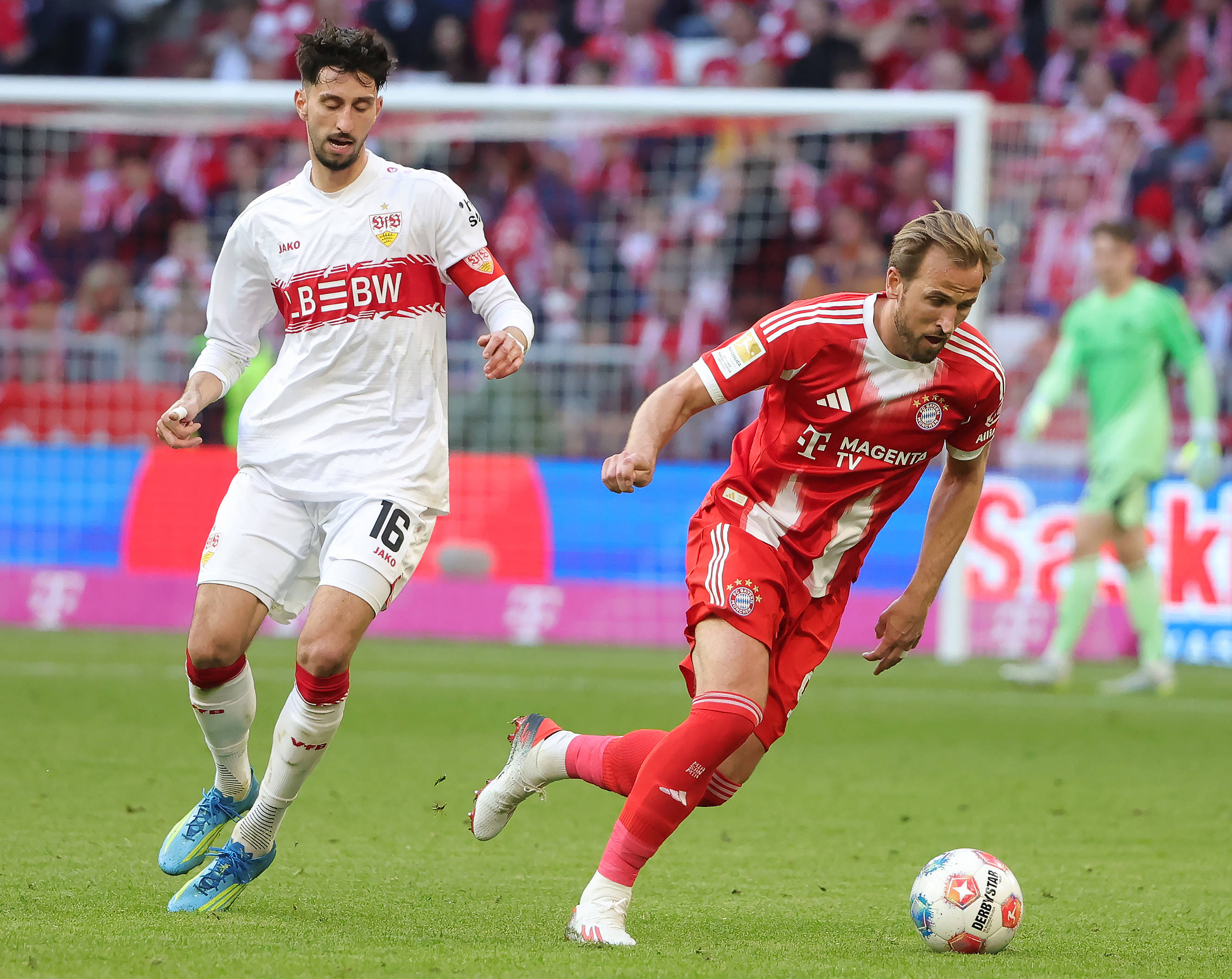 拜仁提前四轮卫冕德甲 向“六冠王”迈进